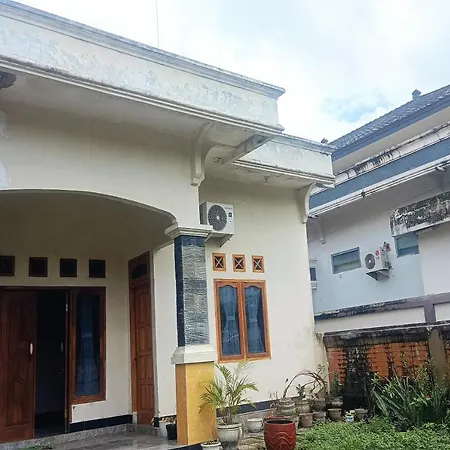 Oyo 93425 Homestay Anisa